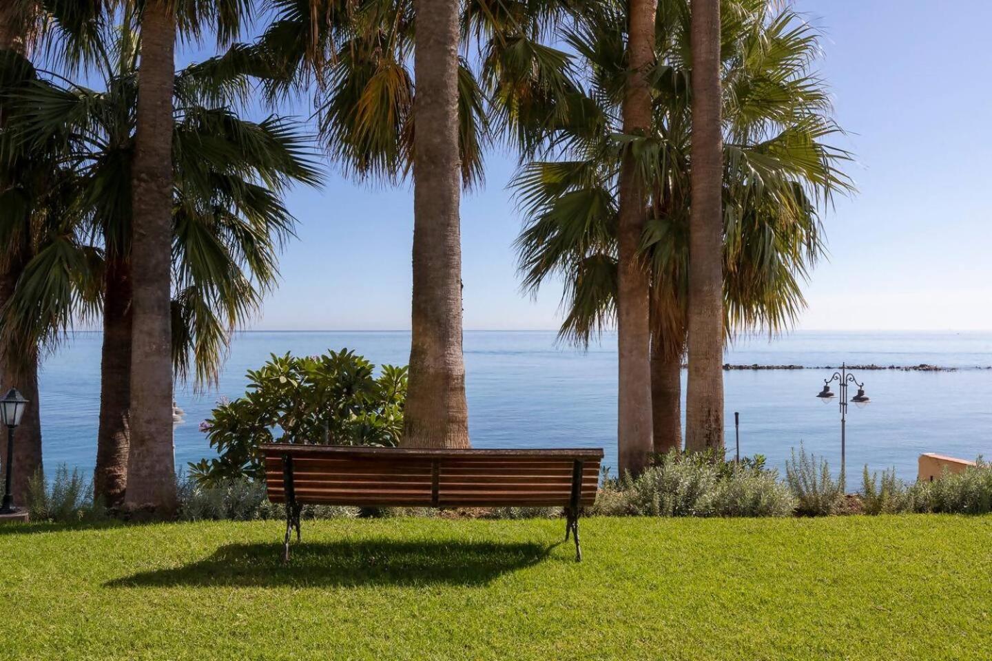 Stunning Apartment 50 Meters From The Sea Benalmadena Exterior photo