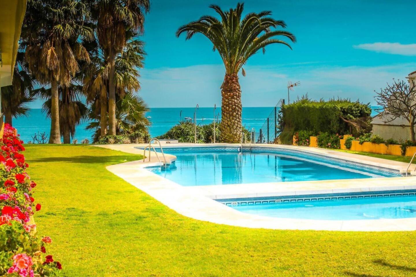 Stunning Apartment 50 Meters From The Sea Benalmadena Exterior photo